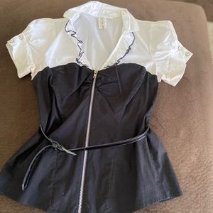 Heart and soul zip up blouse with belt size medium